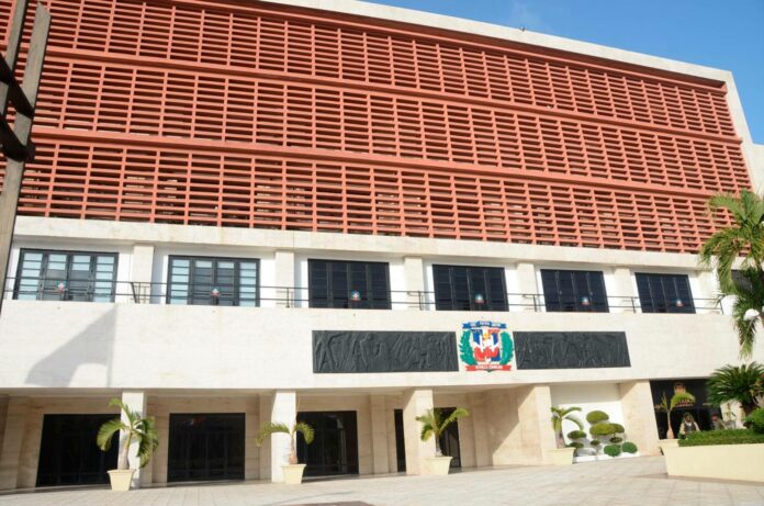 Con solo una semana de estudios, la Comisión de Hacienda de la Cámara de Diputados concluyó ayer la evaluación del proyecto de presupuesto reformulado para el 2023 y aprobó, por mayoría de votos, rendir un informe favorable en la sesión de hoy.