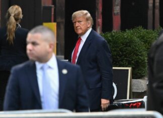 El expresidente de Estados Unidos Donald Trump ha confirmado que planea entregarse este jueves en una cárcel del condado de Fulton, en Georgia, tras ser acusado de orquestar un entramado para subvertir los resultados electorales de 2020 en el mencionado estado.