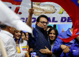 Banda “Los Lobos” se atribuyen el asesinato de Fernando Villavicencio En un video recientemente publicado en la red social X, un grupo de personas encapuchadas que se autodenominan «Los Lobos» se atribuyen la responsabilidad del asesinato del candidato ecuatoriano Fernando Villavicencio.