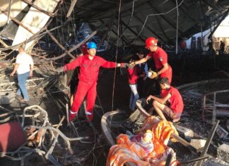 Suben a 114 los muertos en el incendio durante una boda en el norte de Irak Al menos 114 personas han muerto y más de 200 han resultado heridas por un incendio esta madrugada en la sala donde se festejaba una boda en la provincia de Nínive, en el norte de Irak, mientras que el Ministerio de Salud del país indicó que la situación está «bajo control».