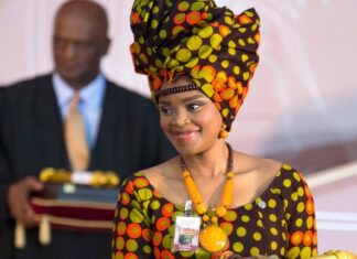 Muere de cáncer la nieta de Nelson Mandela Zoleka Mandela, activista, escritora y nieta de Nelson Mandela, murió este lunes a los 43 años por un cáncer en diferentes partes de su cuerpo, anunció hoy su familia.