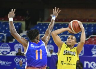 El club Rafael Barias estuvo imponente para vencer 90-72 a Huellas del Siglo en el choque de cierre de la jornada de este miércoles en la serie regular del 47 Torneo de Baloncesto Superior del Distrito Nacional (TBS Distrito 2023), que tuvo lugar el Palacio de los Deportes Virgilio Travieso Soto.