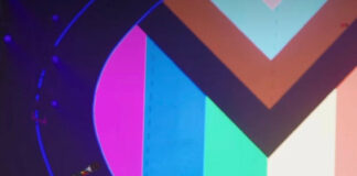 A menos de una semana de generar polémica por vestir traje de charro rosado, Christian Chávez vuelve a ser el centro de atención durante la gira de RBD al mostrar bandera de México con los colores de la comunidad LGBT.
