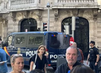 Desalojan locales y oficinas en el centro de Madrid por un aviso de bomba