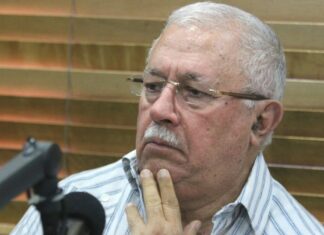 Falleció este jueves el reconocido comunicador don Álvaro Arvelo hijo tras una larga batalla con problemas de salud, quien durante décadas se desempeñó como comentarista de El Gobierno de la Mañana.