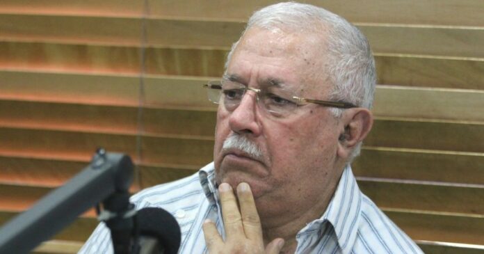 Falleció este jueves el reconocido comunicador don Álvaro Arvelo hijo tras una larga batalla con problemas de salud, quien durante décadas se desempeñó como comentarista de El Gobierno de la Mañana.