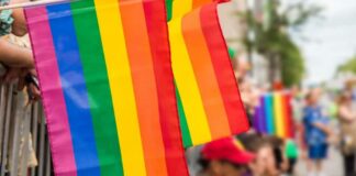 Sectores políticos, sociales y religiosos rechazaron las instruciones de la procuradora general de la República, Miriam Germán Brito, para que los miembros del Ministerio Público se dirijan a la comunidad LGBTIQ de acuerdo a la identidad de género que exprese la persona. El pastor Feliciano Lacen, presidente del Consejo Dominicano de Unidad Evangélica (Codue), se mostró sorprendido ante la iniciativa, al considerarla «una violación a la Constitución de la República Dominicana».
