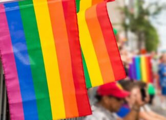Sectores políticos, sociales y religiosos rechazaron las instruciones de la procuradora general de la República, Miriam Germán Brito, para que los miembros del Ministerio Público se dirijan a la comunidad LGBTIQ de acuerdo a la identidad de género que exprese la persona. El pastor Feliciano Lacen, presidente del Consejo Dominicano de Unidad Evangélica (Codue), se mostró sorprendido ante la iniciativa, al considerarla «una violación a la Constitución de la República Dominicana».