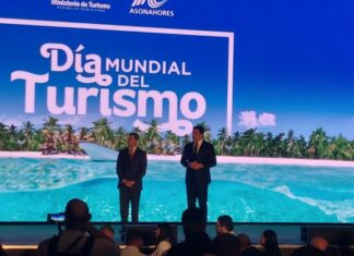 El ministro de turismo, David Collado, informó la mañana de este miércoles, que República Dominicana, rompió el récord con más de 7 millones de visitantes por primera vez, en un desayuno realizado por el día mundial del turismo, en el Salón La Fiesta del hotel Jaragua.