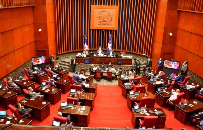 El Senado de la República aprobó la resolución que otorga un voto de confianza y solidaridad al presidente Luis Abinader, y rechazó la actitud arbitraria y ofensiva de parte de ciudadanos haitianos.