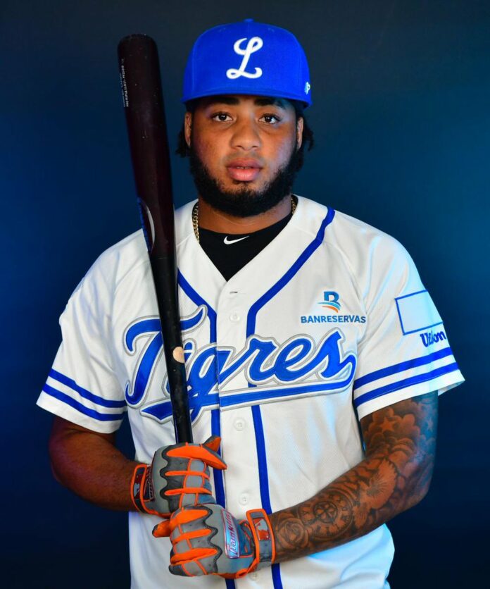 El infielder, Dawel Lugo, fue una de las integraciones en los primeros días de los entrenamientos de los Campeones Nacionales y del Caribe, Tigres del Licey, que se preparan para la temporada 2023-24 de la Liga de Béisbol Profesional de la República Dominicana, en la antigua academia de los Rojos de Cincinnati, ubicada en Baseball City, Boca Chica.