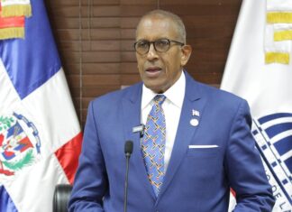 Presidente Abinader ordena a Contraloría publicar nuevos informes de auditorías El contralor general de la República, Félix Santana García, informó este miércoles que por instrucción del presidente Luis Abinader, esa institución está subiendo en su portal Web (www.contraloría.gob.do) un total de 19 informes de auditorías, que corresponden a la actual gestión, a los fines de honrar la Ley 200-04 de Libre Acceso a la Información Pública, la Constitución de la República, la Ley 10-07 y su reglamento, como una muestra del ejercicio de un gobierno honesto.