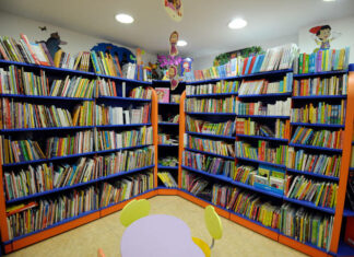 Industrias editoriales desmienten libros hayan costado $3,800 MM La Asociación de Industrias Editoriales de la República Dominicana (ADIERD) desmintió que los libros para este año escolar hayan costado RD$3,800 millones, como informó el Ministerio de Educación (MINERD).