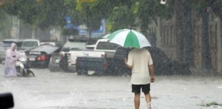 La Onamet informó que para hoy, a pesar de su vasta lejanía, los efectos indirectos asociados a la circulación del huracán LEE mantendrán una vaguada sobre el territorio dominicano que estará determinando las precipitaciones sobre la geografía nacional.