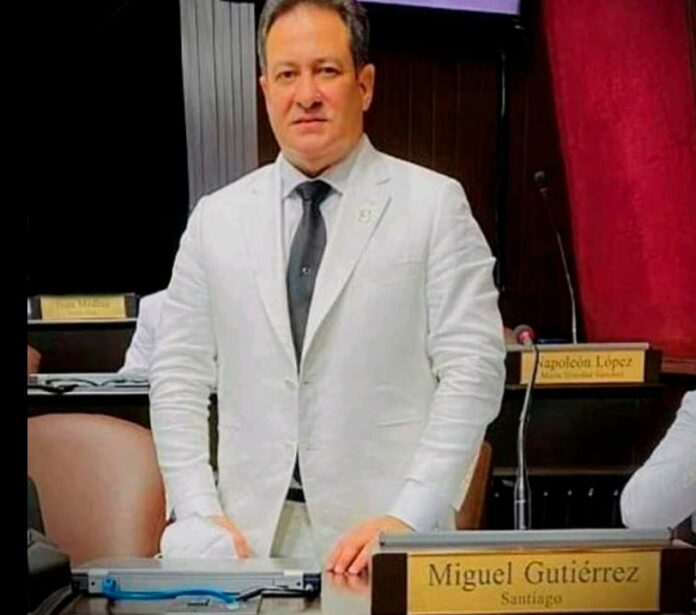 El diputado Miguel Gutiérrez, preso en Miami por acusaciones de narcotráfico, envió este martes una carta a la Cámara Baja donde comunica su renuncia como legislador y representante de Santiago.