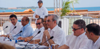 Después de reunirse este miércoles con funcionarios y empresarios turísticos en el terreno donde se construye el Puerto Cabo Rojo, el presidente Luis Abinader informó que habían acordado tener todo listo para recibir el primer crucero de turistas de Pedernales el 18 de diciembre de 2023.