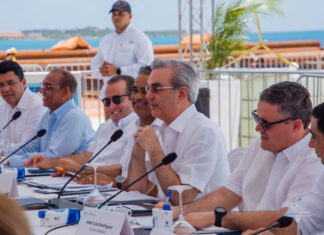 Después de reunirse este miércoles con funcionarios y empresarios turísticos en el terreno donde se construye el Puerto Cabo Rojo, el presidente Luis Abinader informó que habían acordado tener todo listo para recibir el primer crucero de turistas de Pedernales el 18 de diciembre de 2023.