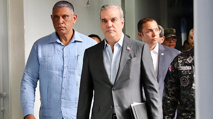 En estos momentos el presidente Luis Abinader encabeza reunión de seguimiento para garantizar la seguridad ciudadana del pueblo dominicano.