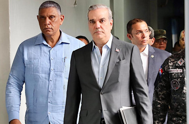 En estos momentos el presidente Luis Abinader encabeza reunión de seguimiento para garantizar la seguridad ciudadana del pueblo dominicano.