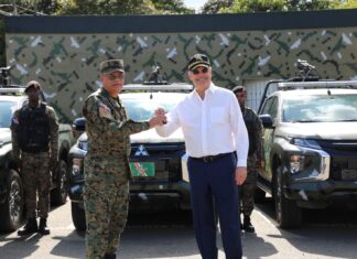 Gobierno dominicano entregará vehículos y equipos al Ejército El presidente Luis Abinader entregará este jueves vehículos y equipos al Ejército Nacional para «continuar impulsando la modernización del parque móvil de las Fuerzas Armadas», anunció este miércoles la Presidencia de la República Dominicana.