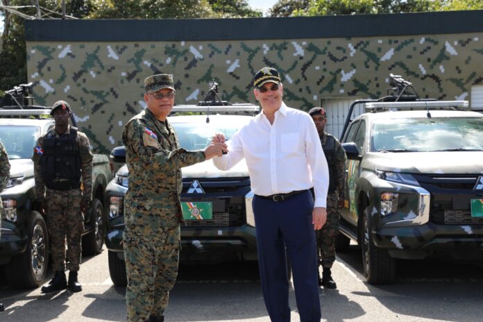 El presidente Luis Abinader entregará este jueves vehículos y equipos al Ejército Nacional para «continuar impulsando la modernización del parque móvil de las Fuerzas Armadas», anunció este miércoles la Presidencia de la República Dominicana.