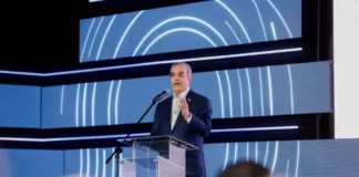 El Gobierno presentó este miércoles el Sistema Integrado de Transporte de Santo Domingo (SIT-SD) que, con una inversión cercana a los 3,200 millones de dólares incluirá el tranvía de Santo Domingo, el teleférico de Santo Domingo Oeste, el tren metropolitano de Santo Domingo, el tren de San Cristóbal y tres terminales de autobuses.