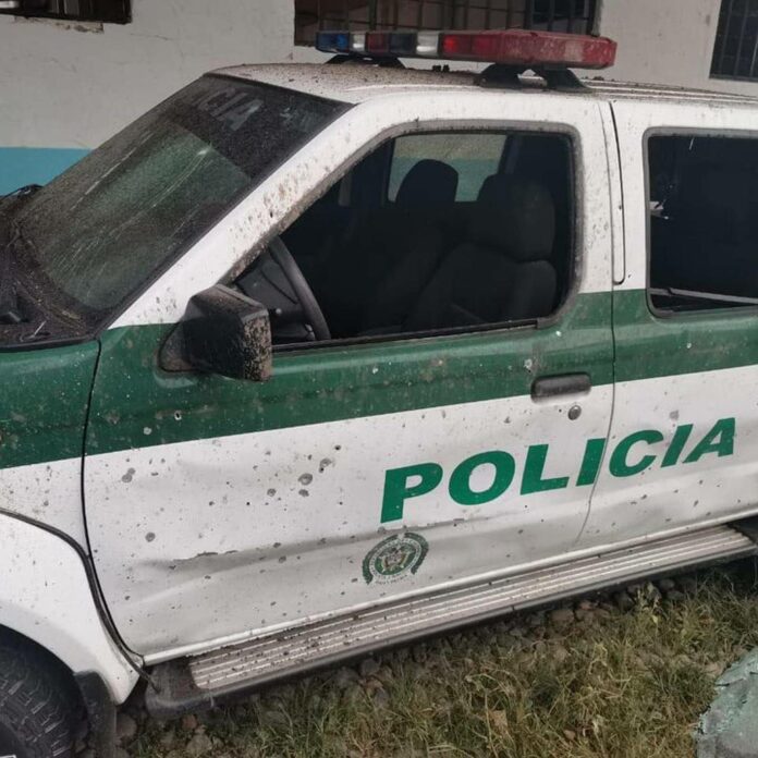 Un ataque con explosivos fue perpetrado en la mañana de este miércoles contra una estación policial de la localidad de Timba, en el convulso departamento del Cauca (suroeste), donde también fueron cometidos otros atentados durante la madrugada contra el Ejército.