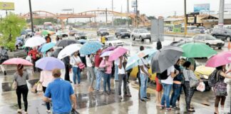 La Oficina Nacional de Meteorología (Onamet), informó que las condiciones atmosféricas del territorio dominicano seguirán favorables para que desde horas matutinas se presenten nublados con chubascos pasajeros sobre poblados de las regiones: noroeste, norte, noreste, suroeste, litoral costero caribeño y Cordillera Central, debido a la incidencia de una vaguada que se localiza sobre el país en varios niveles de la troposfera.