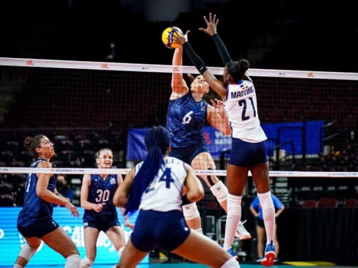 El conjunto de Estados Unidos mantuvo esta noche su invicto (3-0) en el Torneo Continental Norceca al vencer 3-0 (25-22, 25-22 y 25-16) a la República Dominicana, en choque correspondiente al Grupo B y así asegurar su pase a la ronda semifinal de la justa.