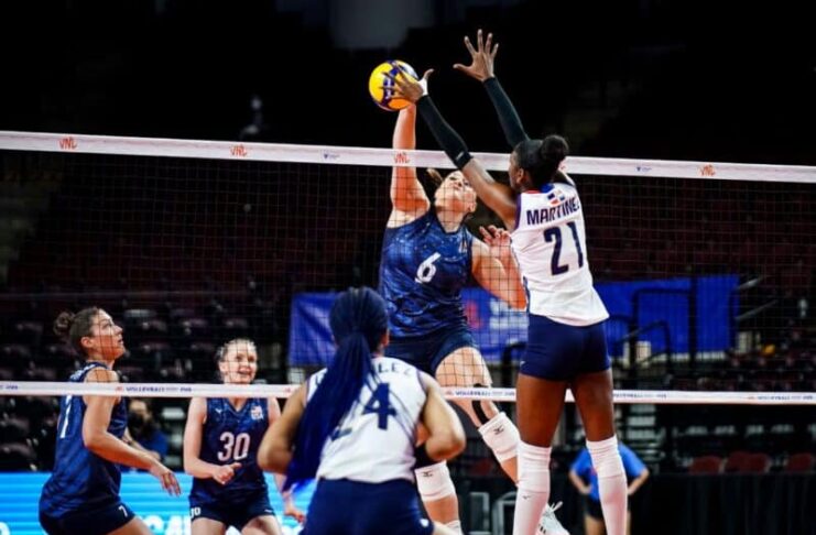 El conjunto de Estados Unidos mantuvo esta noche su invicto (3-0) en el Torneo Continental Norceca al vencer 3-0 (25-22, 25-22 y 25-16) a la República Dominicana, en choque correspondiente al Grupo B y así asegurar su pase a la ronda semifinal de la justa.