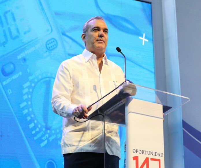 El presidente Luis Abinader encabezará este lunes diversas actividades, las cuales incluyen el inicio de obras y reuniones oficiales en el Palacio Nacional.