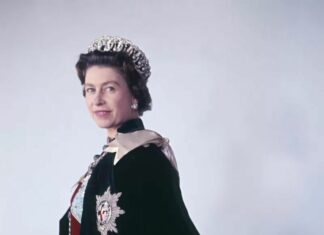 Conmemoran el primer aniversario luctuoso de Isabel II con una foto inédita