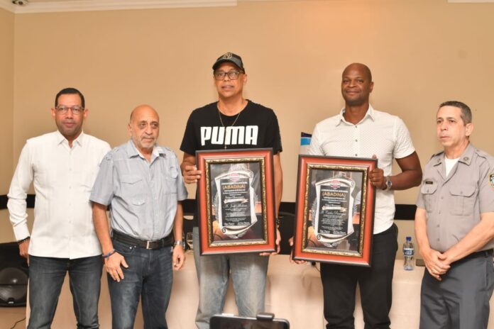 Darwin Cabrera, de Huellas del Siglo, se llevó la distinción de ser el primer Superior de la Semana del Torneo de Baloncesto Superior TBS, al ganar en una segunda ronda el favor de los votantes.