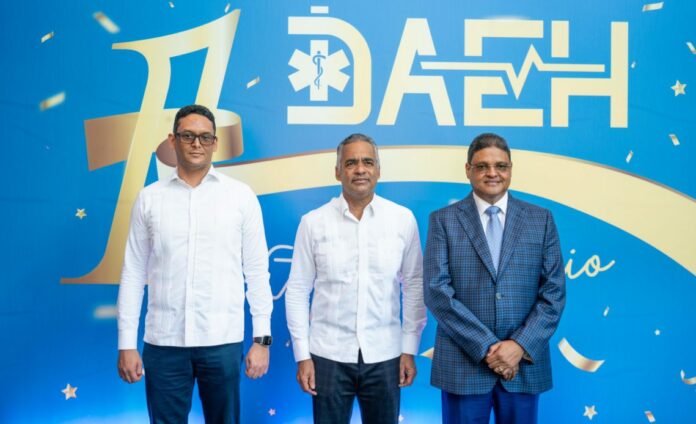 El ministro de la Presidencia, Joel Santos Echavarría, informó que el próximo año serán entregadas 150 ambulancias a la Dirección de Servicios de Atención a Emergencias Extrahospitalarias (DAEH), para mejorar la asistencia en los casos de emergencia.