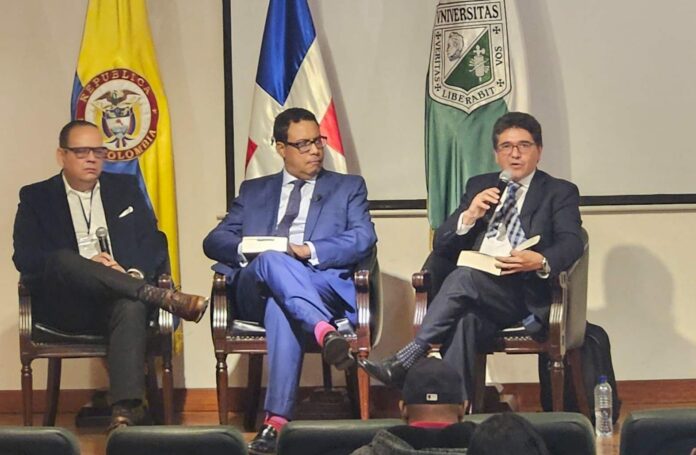En un acto celebrado en Bogotá fue puesto en circulación el Diccionario de Jurisprudencia Constitucional, del abogado y catedrático Namphi Rodríguez.