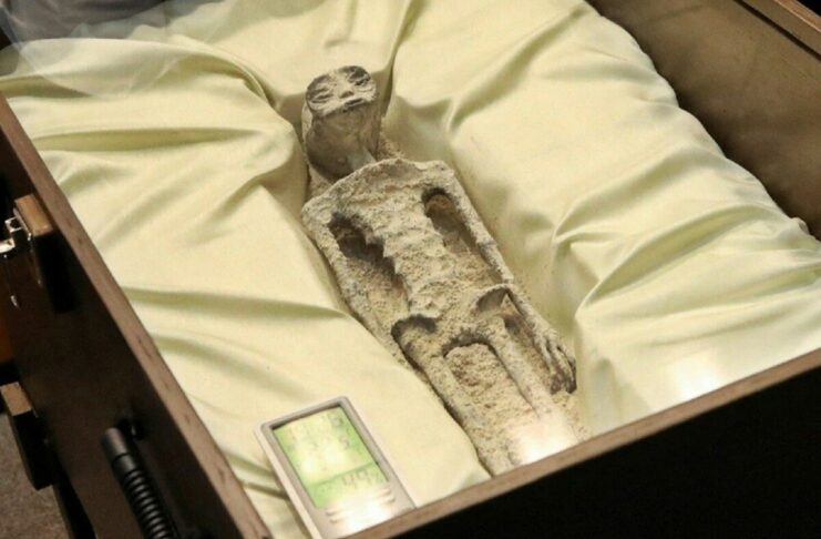 México acaba de llevar al Congreso dos cuerpos de supuestos extraterrestres