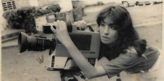 La retirada productora de televisión Anita Ontiveros, la primera mujer directora de cámara en República Dominicana, no ha recibido la pensión que le otorgó el Estado dominicano desde el pasado mes de agosto debido a que la Junta Central Electoral (JCE) emitió un acta de defunción que la sacó del sistema de pensionados.