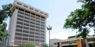 El Banco Central de la República Dominicana (BCRD), en su reunión de política monetaria de septiembre de 2023, decidió mantener su tasa de interés de política monetaria (TPM) en 7.50 % anual. Asimismo, la tasa de la facilidad permanente de expansión de liquidez (Repos a 1 día) permanece en 8.00 % anual y la tasa de depósitos remunerados (Overnight) continúa en 6.25 % anual.