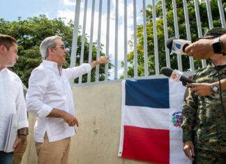 Abinader dice que si hay necesidad de cerrar la frontera así será Durante este fin de semana, el Gobierno solicitará a las autoridades haitianas detener de inmediato el reinicio de la construcción de un canal cuyo propósito es desviar agua desde el río Masacre hacia ese país, que, acuerdo con las autoridades locales, ese proyecto viola el Tratado de Paz y Amistad Perpetua y Arbitraje de 1929, el Acuerdo Fronterizo de 1935 y el Protocolo de Revisión de Frontera de 1936.