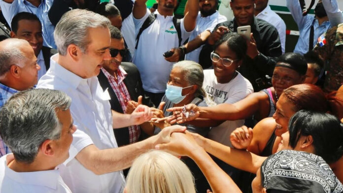 El precandidato presidencial por el Partido Revolucionario Moderno (PRM), Luis Abinader, continuará este domingo su agenda política con dos actos en las provincias de La Romana y San Pedro de Macorís.