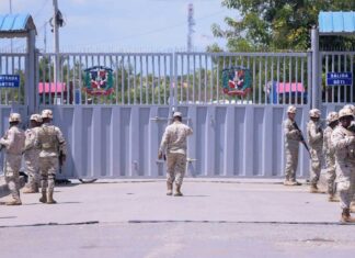 Está cerrada ya la frontera entre República Dominicana y Haití Quedó cerrada totalmente a las 6:00 de la mañana (hora local) la frontera de República Dominicana con Haití, tanto por vía marítima, como terrestre y aérea.