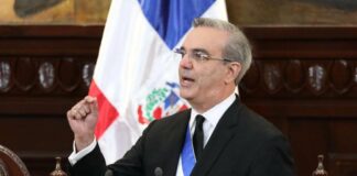 El presidente de la República, Luis Abinader, convocó a una reunión extraordinaria del Consejo de Seguridad Nacional para abordar la situación en Haití y "tomar las acciones necesarias para proteger los intereses de la nación", informó este domingo la Presidencia.