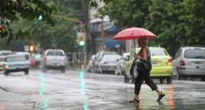 La Oficina Nacional de Meteorología (Onamet) informó este viernes que durante las horas matutinas se pronostican algunas lluvias y las temperaturas continuarán cálidas debido al viento de componente este/sureste que transporta nubosidad con humedad. Producto de la vaguada.