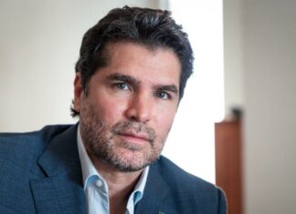 El actor Eduardo Verástegui busca ser candidato independiente a la presidencia de México El actor mexicano Eduardo Verastegui en su visita a ‘Despierta América’ reveló impresionantes opiniones acerca de su vida y de sus aspiraciones a la política de México.