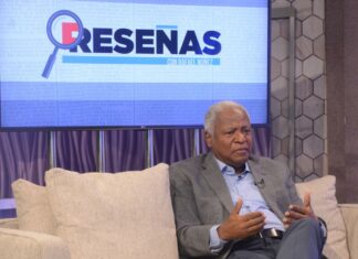 El ministro de Defensa, teniente general Carlos Díaz Morfa, retornó a la República Dominicana y sostuvo este sábado una reunión con la plana mayor de esa institución, a los fines de pasar revista a la situación de la frontera con Haití.