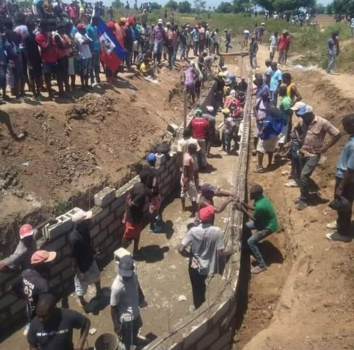 La construcción del polémico canal de trasvase que se levanta en territorio haitiano y que llevó al gobierno dominicano al cierre de la frontera hace ya 10 días, también está generando conflictos internos entre los promotores del proyecto hídrico.