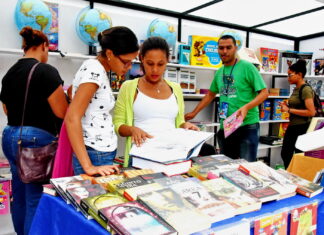 La Feria Internacional del Libro de Santo Domingo cierra con ventas por US$877,000 La XXV Feria Internacional del Libro de Santo Domingo concluyó este lunes con ventas por encima de los 50 millones de pesos (poco más de 877.000 dólares), cifras que superan "con creces" las registradas en ediciones anteriores, informó el Ministerio de Cultura dominicano.