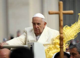 El papa expresa su «dolor» por la tragedia del terremoto en Marruecos y traslada su «profunda solidaridad» El Papa Francisco ha mostrado su "dolor" por la "tragedia" del terremoto que ha sacudido "violentamente" Marruecos, dejando más de 800 muertos y casi 700 heridos, y ha trasladado al país su "profunda solidaridad".