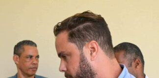 La Segunda Sala de la Cámara Penal de la Corte de Apelación del Distrito Nacional ordenó este jueves la libertad pura y simple a favor del cubano que dio una bofetada a un agente de la Dirección General de Seguridad de Tránsito y Transporte Terrestre (Digesett), que lo multó por hablar con el celular mientras conducía el pasado 9 de agosto.