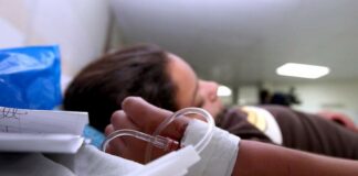 En el país se sigue registrando un flujo constante de pacientes con síntomas febriles probables de dengue a las emergencias y consultas de los centros de salud.